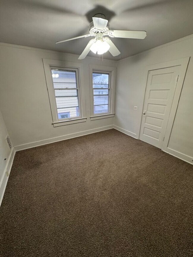 Building Photo - 928 Rivermet Ave