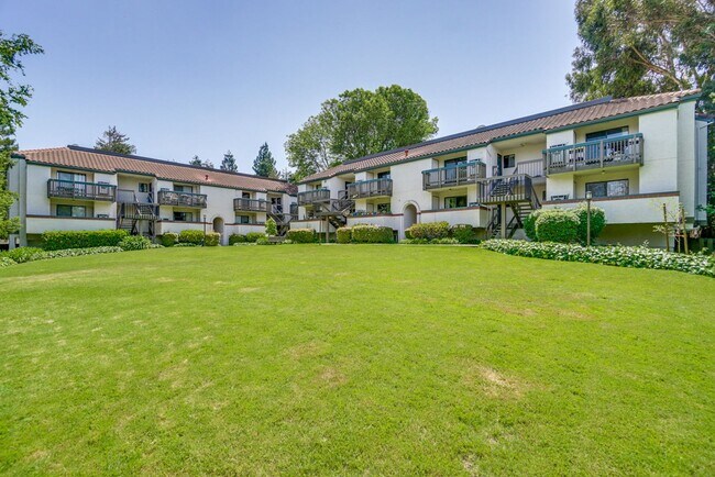 Building Photo - Recently upgraded Condo in a highly desirable location in Sunnyvale.