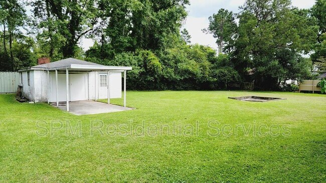 Building Photo - 2512 Castle Hayne Rd