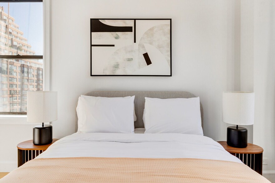 Building Photo - 244 W 72nd St