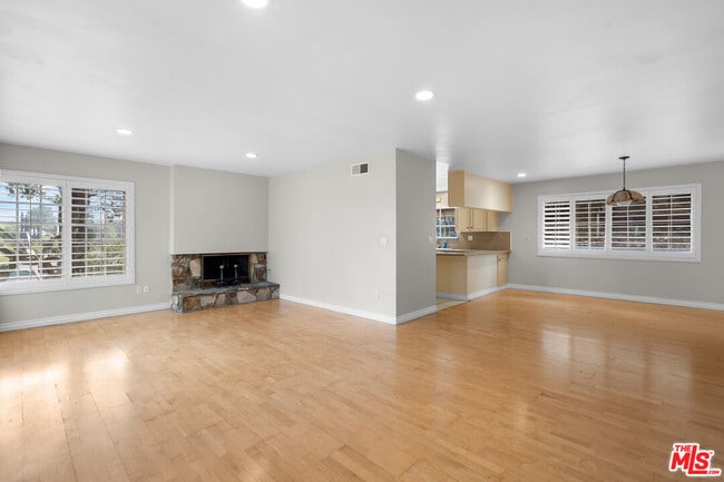 Building Photo - 9631 Crystal View Dr