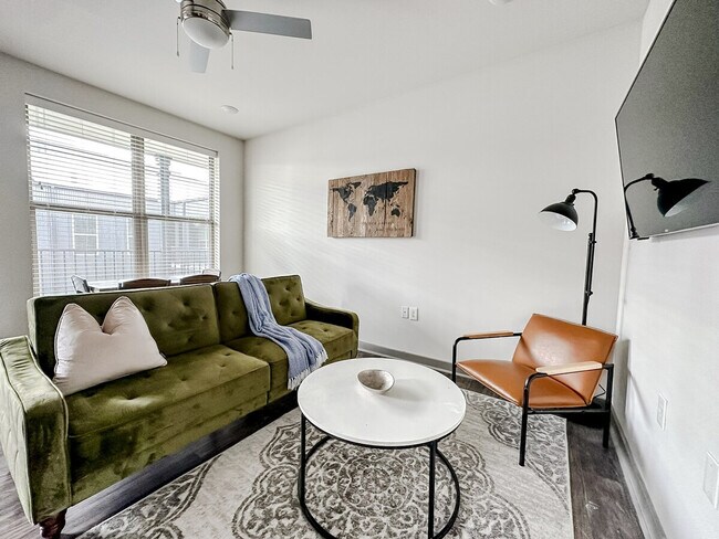 Building Photo - 111 E 4th St