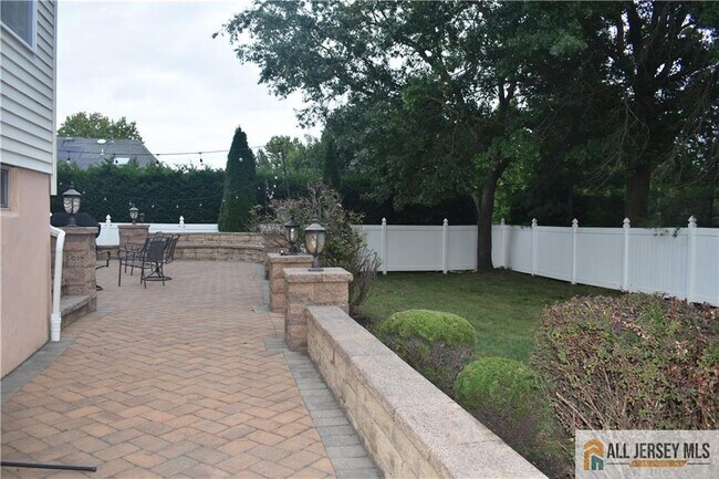Building Photo - 15 Olsen Ct