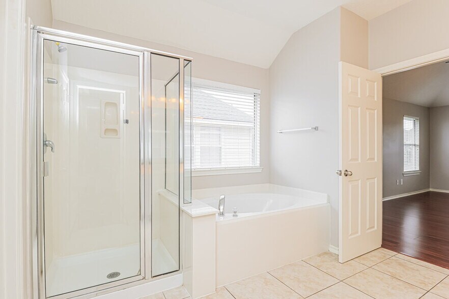 Building Photo - 6718 Rockwall Trail Dr