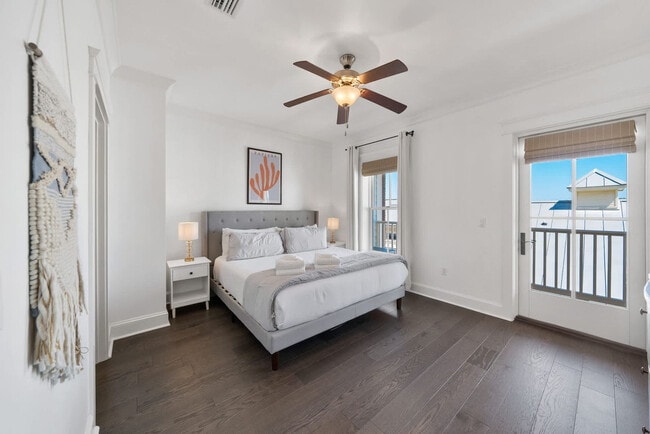 Building Photo - 49 Pleasant St