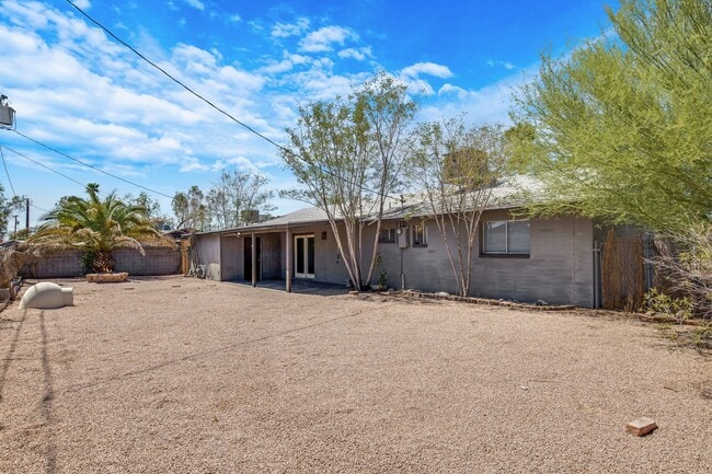 Building Photo - 5 Bedroom House Located in Tempe!