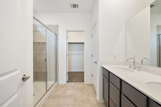 Building Photo - Homey 4 Bedroom, 2 Bath, 1-Story Home in H...