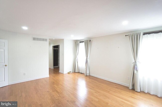 Building Photo - 113 N Stone Ridge Dr