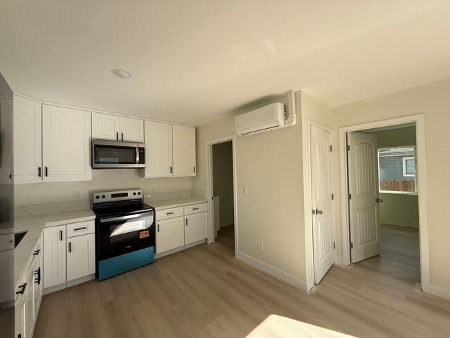 Building Photo - Brand new and Move-In ready!