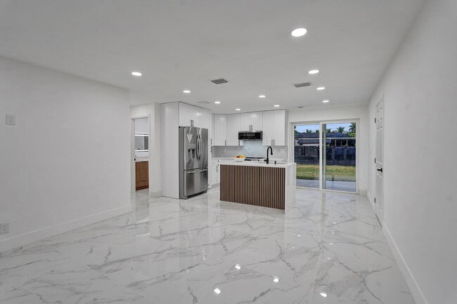 Building Photo - 4138 SW 48th Ct