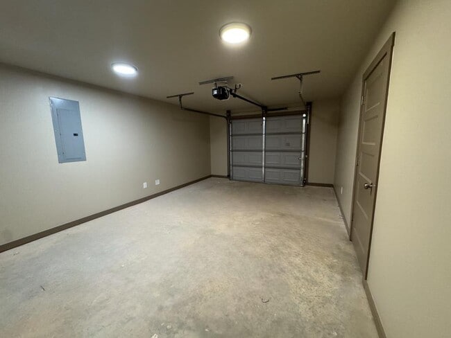 Building Photo - 118 Dobbins Cir