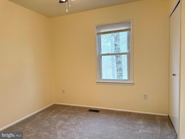 Building Photo - 5278 Lonsdale Dr