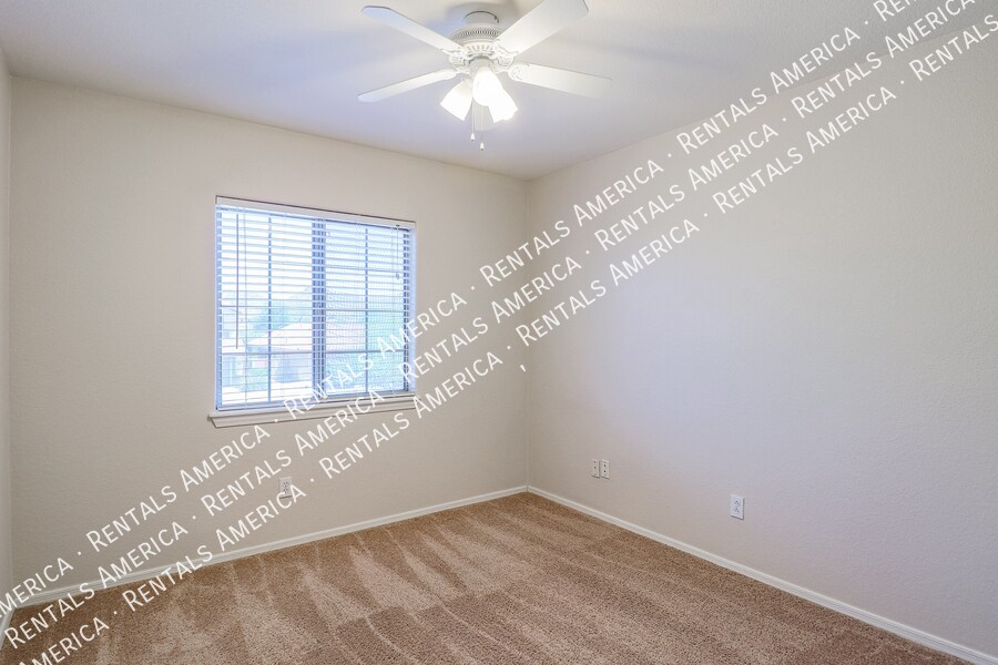 Building Photo - 17547 W Coyote Trail Dr