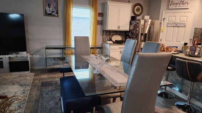 Building Photo - 2271 Arlington Dr SW