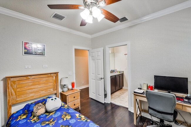 Building Photo - 4381 SW Gossamer Cir