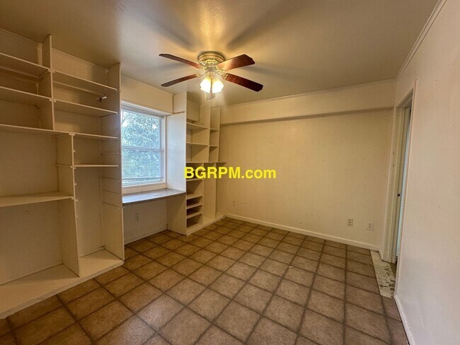 Building Photo - 3 BD, 1.5 BA, home in Jacksonville