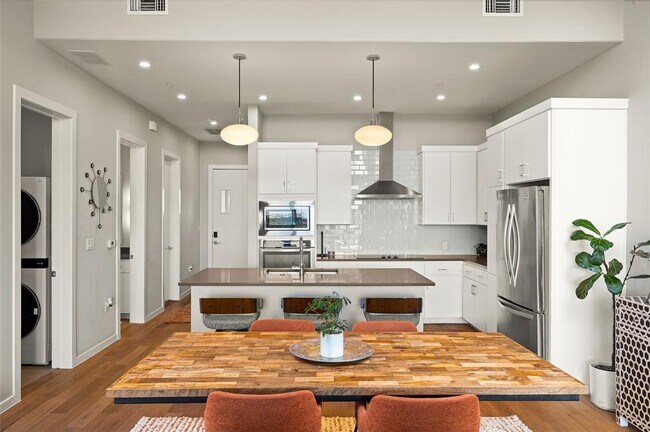 Building Photo - 5921 Hiline Rd