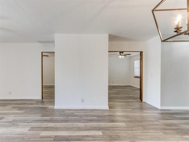 Building Photo - 625 36th Ave NW