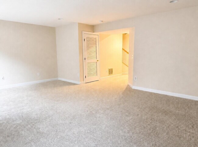 Building Photo - Elegant 3-Level Brick Front Townhome with 3 Bedrooms, 2.5 Baths & 1-Car Garage in South Riding