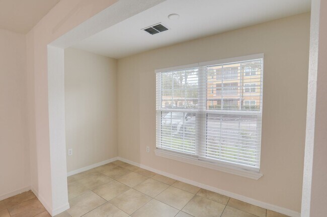 Building Photo - 5455 Vineland Rd