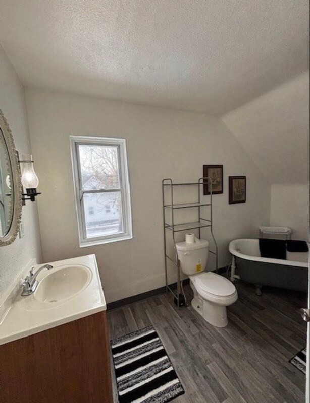 Building Photo - 2344 Elm St