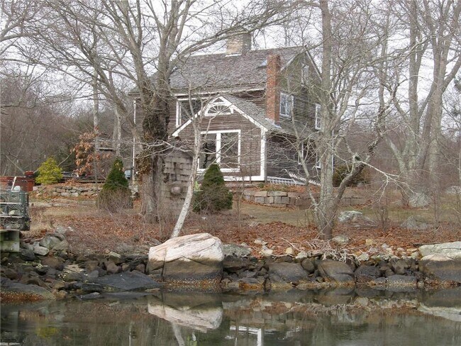 Building Photo - 245 Cove Point Rd W