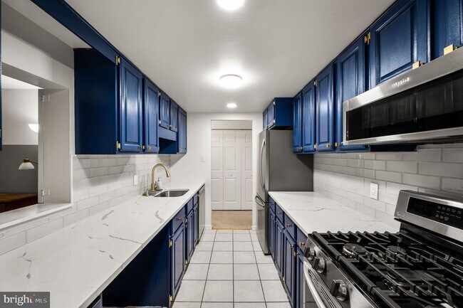 Building Photo - 288 Drummers Ln