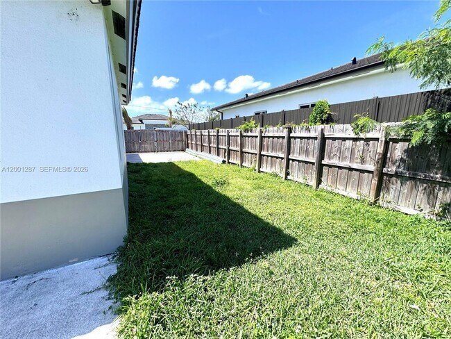 Building Photo - 21405 Ingraham Ave Rd