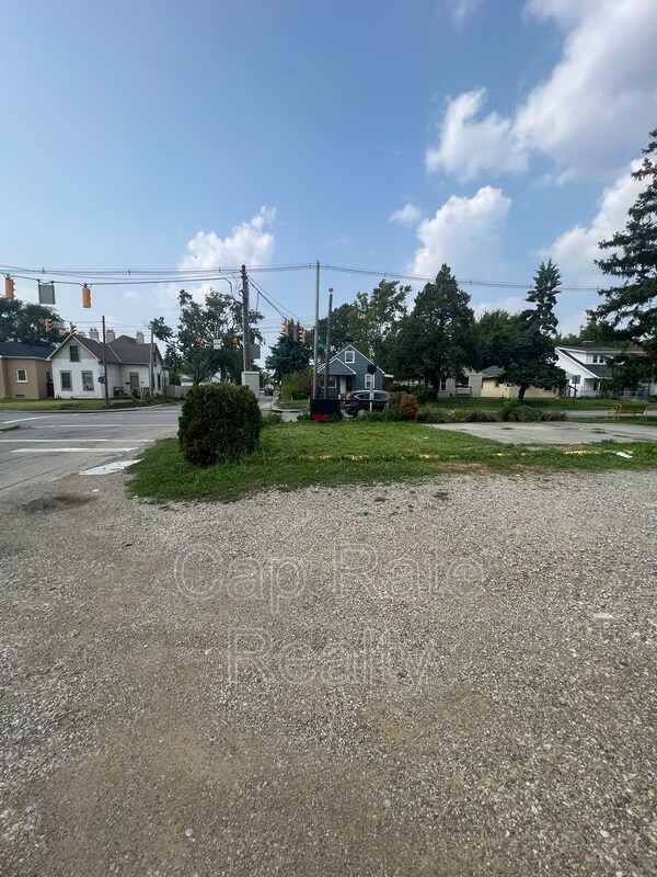 Building Photo - 1043 E 17th Ave