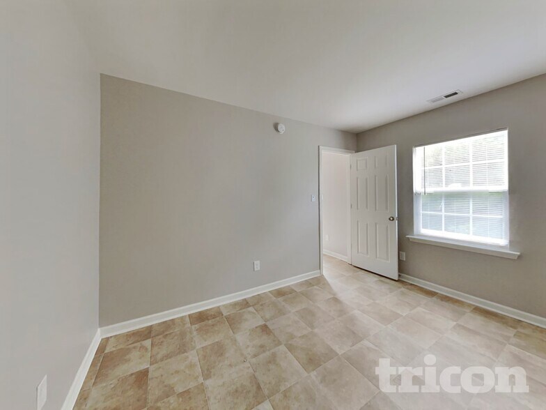 Building Photo - 910 Statler Dr
