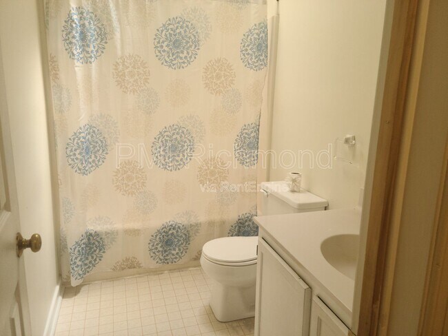 Building Photo - 10412 Kings Grant Dr