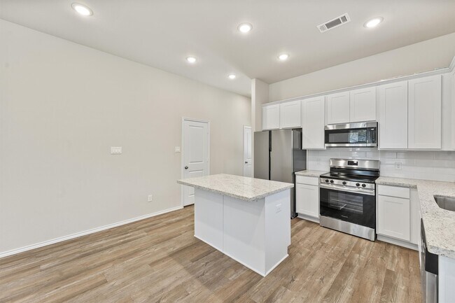 Building Photo - 8687 Sassafras