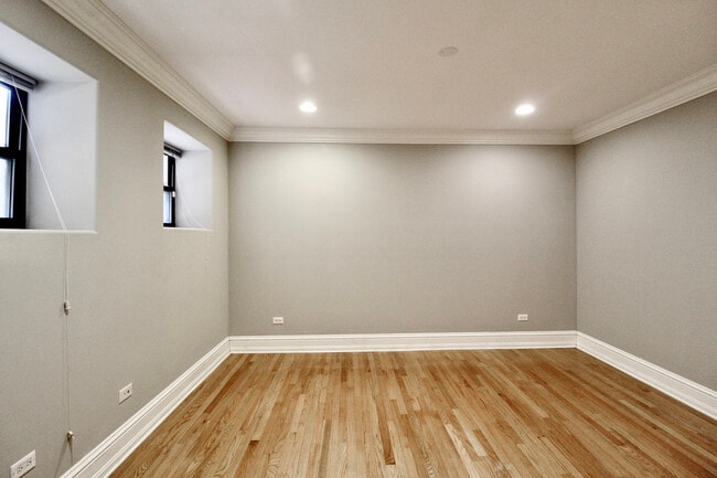 Building Photo - 5528 S Indiana Ave