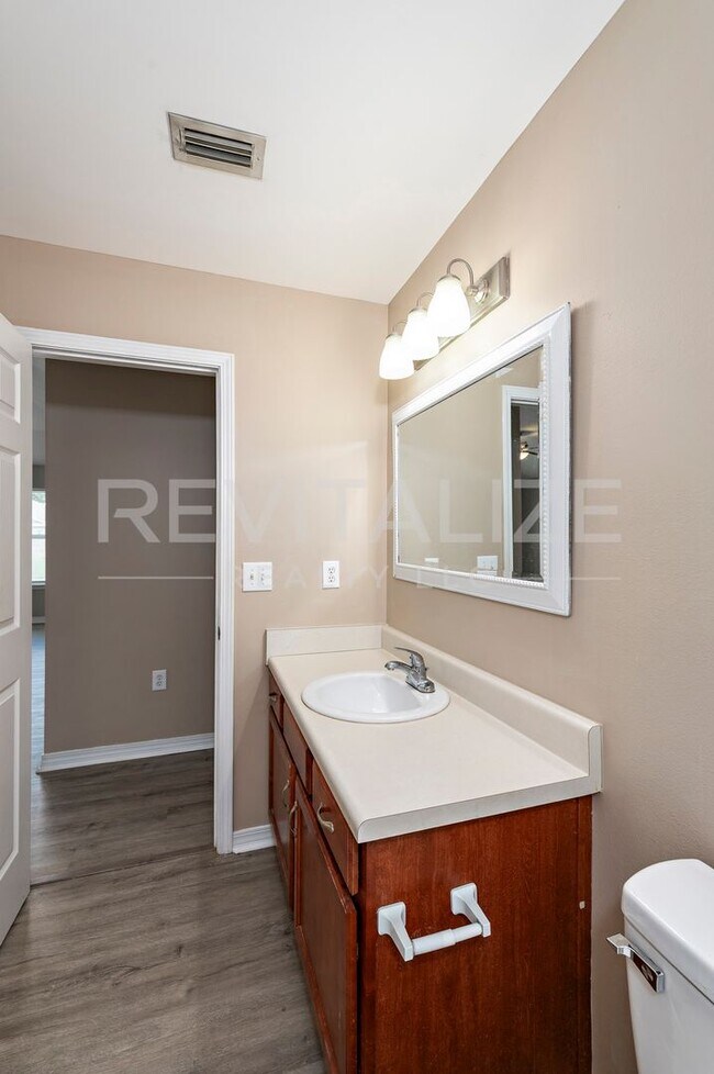 Building Photo - 1549 Majesty Loop