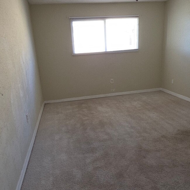 Building Photo - 922 N Lake Destiny Rd