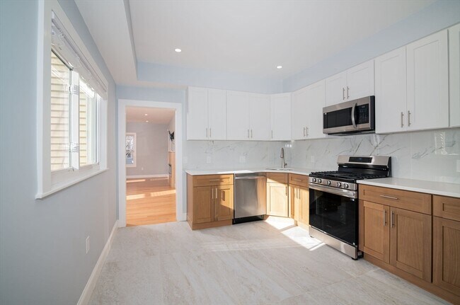 Building Photo - 43 Tainter St