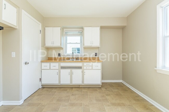 Building Photo - 14209 Emery Ave