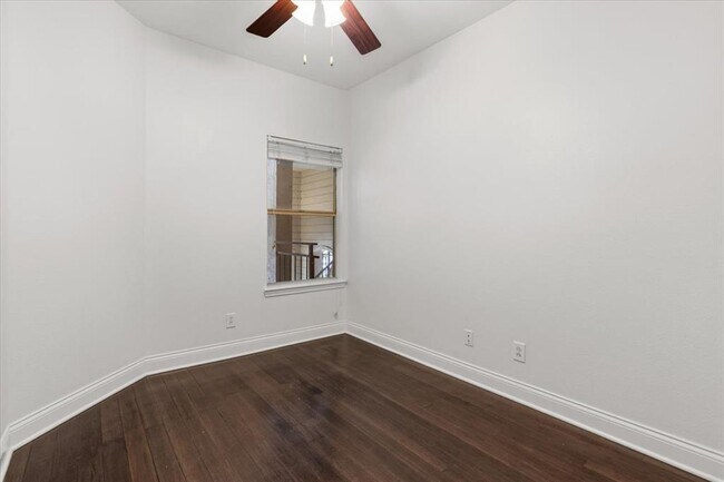 Building Photo - 6000 Shepherd Mountain Cove