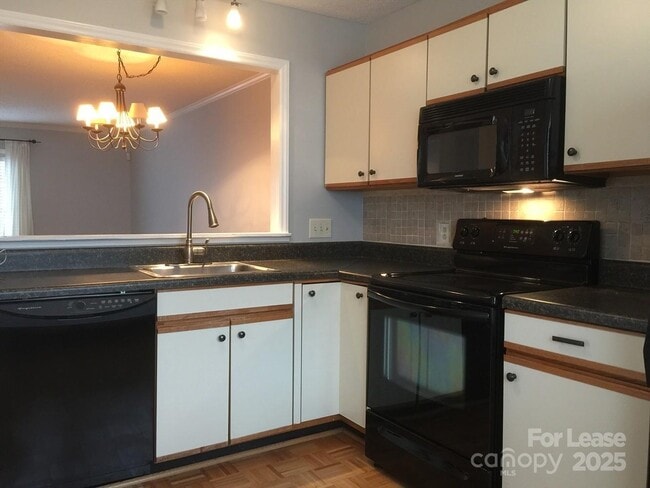 Building Photo - 8216 Legare Ct