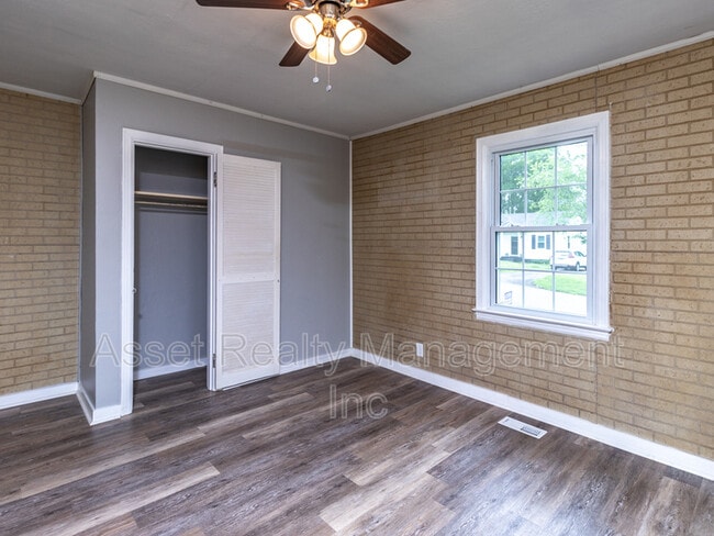 Building Photo - 2313 Brice St