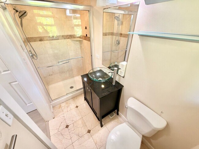 Building Photo - Spacious 4BD/3BA Bellevue Home with Private Backyard & Garage