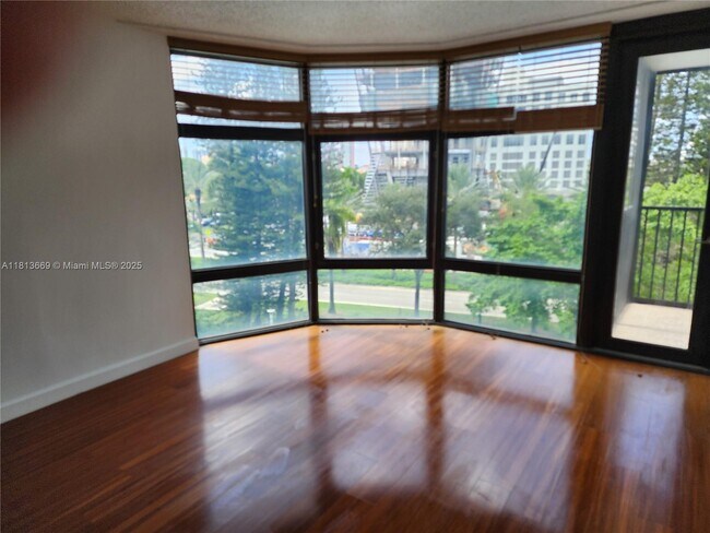 Building Photo - 20100 W Country Club Dr