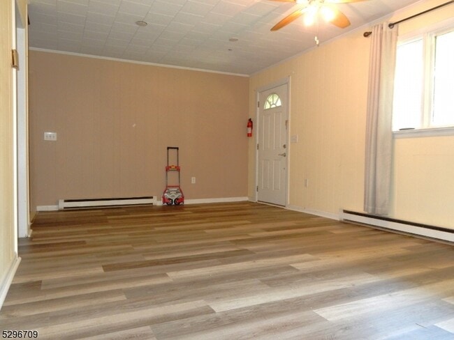 Building Photo - 5 Valley Dr