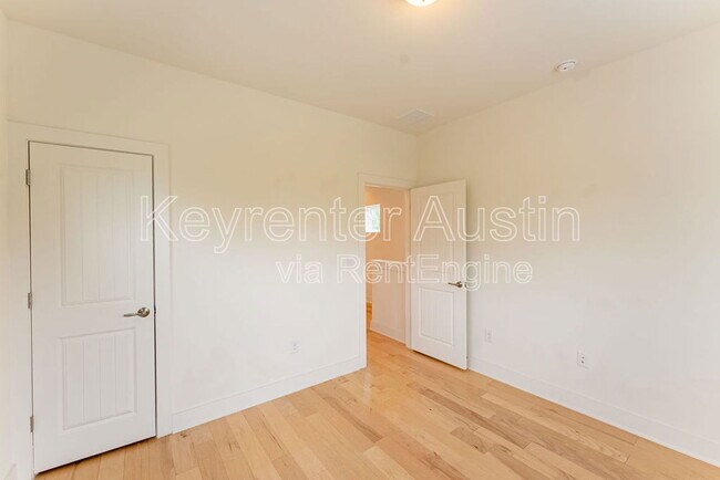Building Photo - 2504 E 13th St