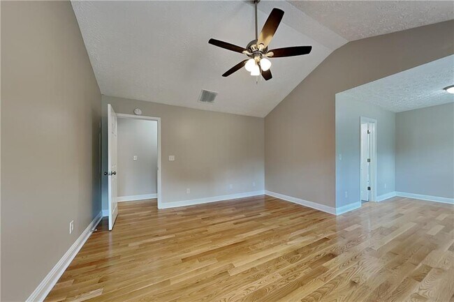 Building Photo - 990 Golden Meadows Ln