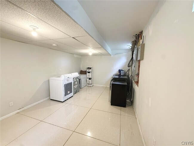 Building Photo - 923 Emmett St