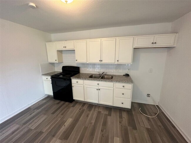 Building Photo - 99 Brownwood Dr
