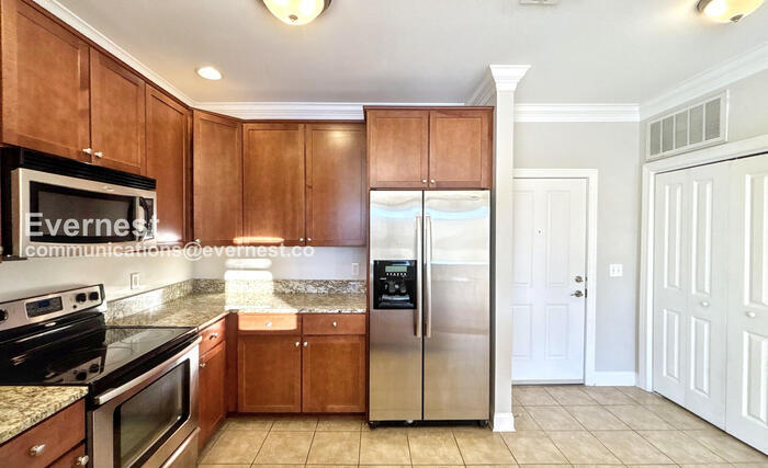 Building Photo - 925 Ingleside Ave