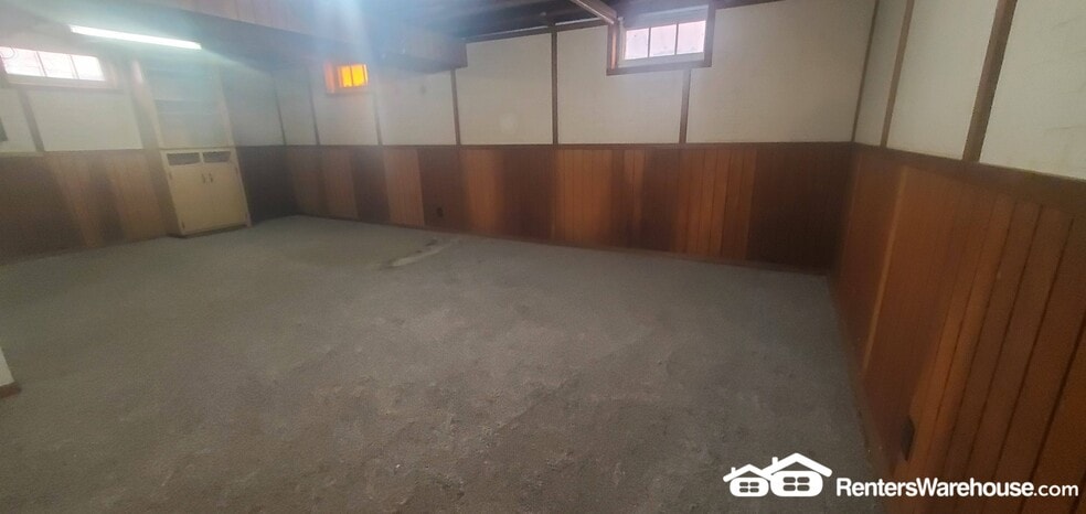 Building Photo - 10525 W Custer Ave