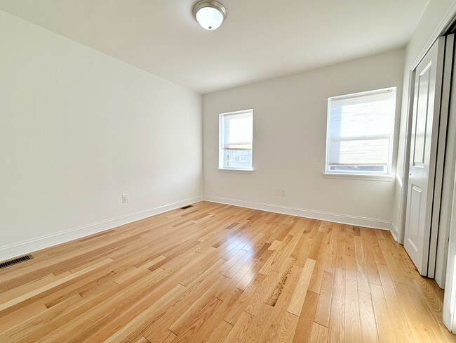 Building Photo - 2535 S Sartain St